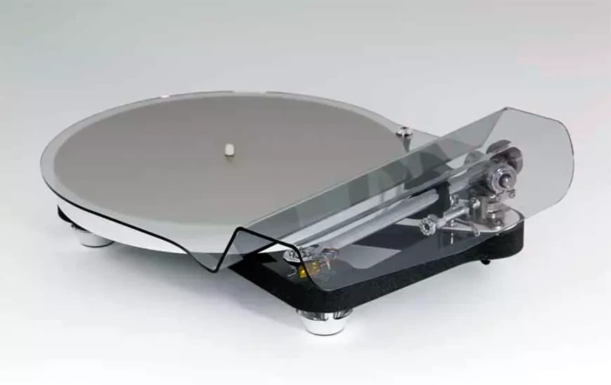 Rega Naia vinyl record player