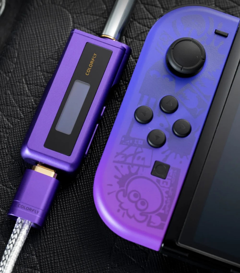 Colorfly CDA-M2 is a portable DAC and headphone amplifier based on CS43198