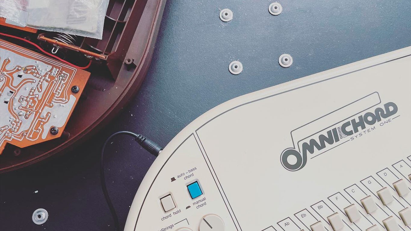 Suzuki Omnichord OM-108 synthesizer