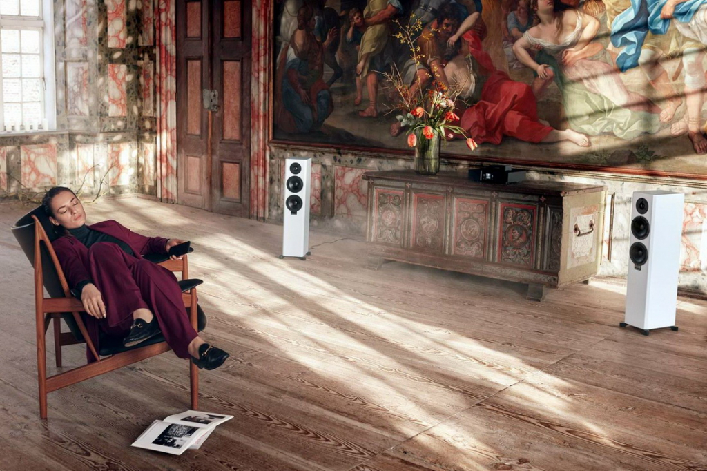 Dynaudio Xeo 30 lifestyle 1.jpg Dynaudio Xeo 30 lifestyle 1.jpg