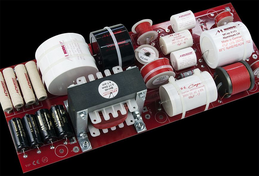 Albedo Atesia - flagship floorstanding speakers powered by Helmholtz resonators Albedo Atesia - flagship floorstanding speakers powered by Helmholtz resonators