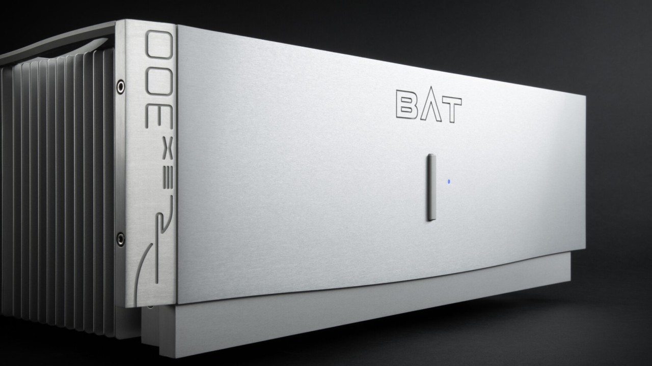 BAT INTRODUCES THE BAT VK-85 PREAMPLIFIER AND REX 300 POWER AMPLIFIER ON AXPONA