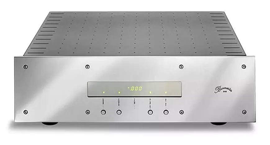 11. Power filtering is indicated for the pre-amplifier and not for the power amplifier. The same applies to the regeneration of the supply voltage.