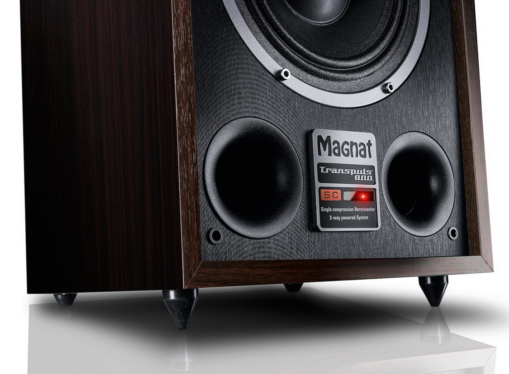 Magnat-Transpuls-800A-beauty-batch.jpg Magnat-Transpuls-800A-beauty-batch.jpg