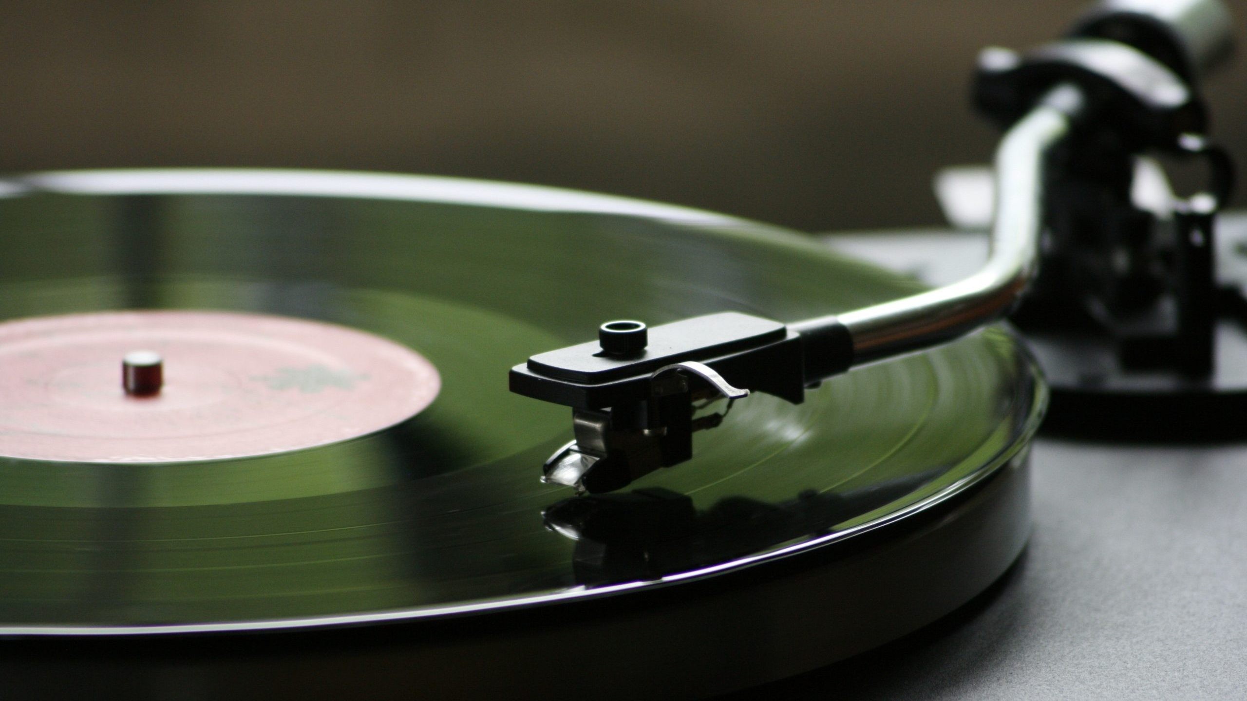 Why More People Are Choosing Turntables