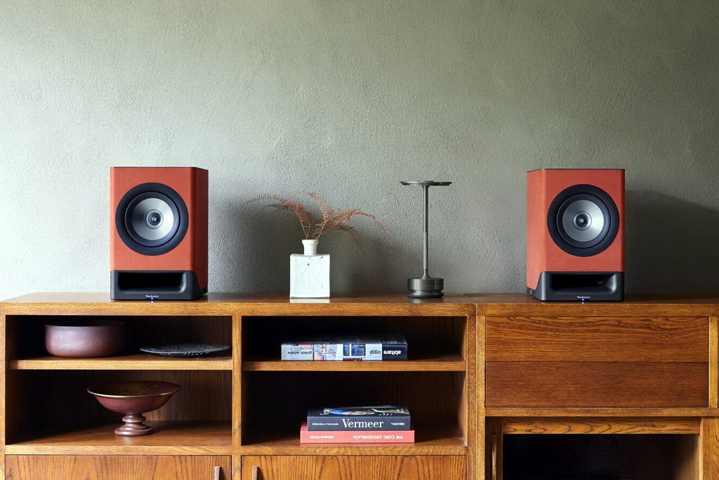 CX700_Lifestyle_03_-1920x1280.jpg CX700_Lifestyle_03_-1920x1280.jpg