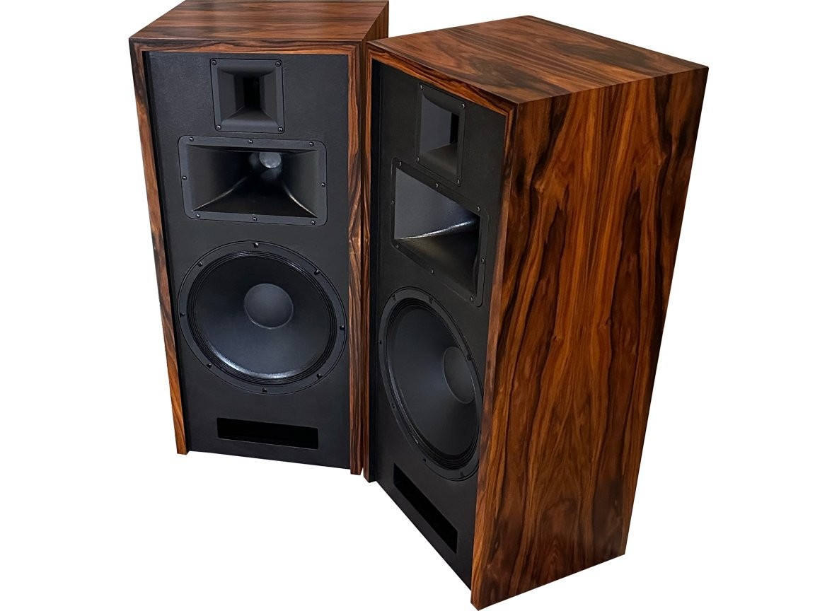 The latest Lucera features exceptional sensitivity, an extensive bandwidth, outstanding construction quality, and an enchanting audio experience.