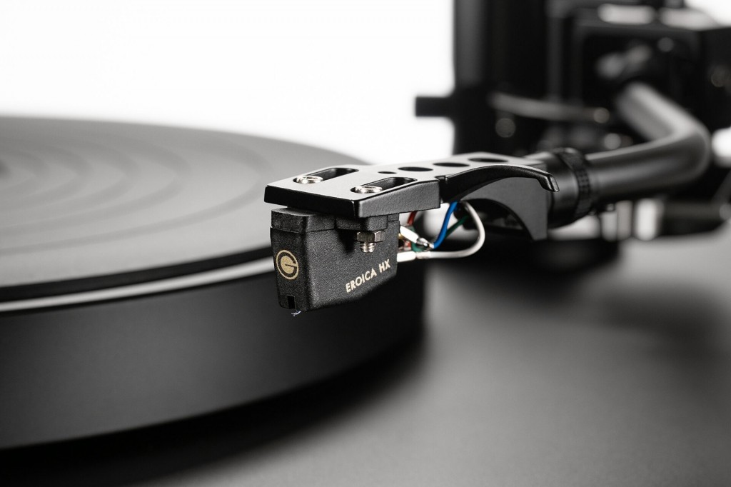 Besides the turntable, mat, and cartridge with headshell, there are a few nice touches. First, it comes with electronic scales, and although they're OEM, they were accurate to within 0.02 grams. For cartridges that might end up in this unit, that's more than accurate. Second, there's no cover included, but there is a black velvet dust cover. 