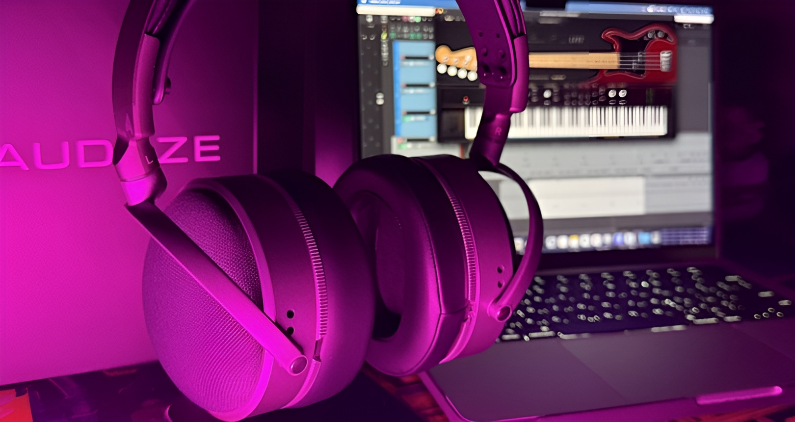 The Audeze LCD-S20 simplifies work with compression, equalization, detecting frequency conflicts, arranging instruments in space, working with spatial effects, adjusting volume balances so much that it is simply incredible.