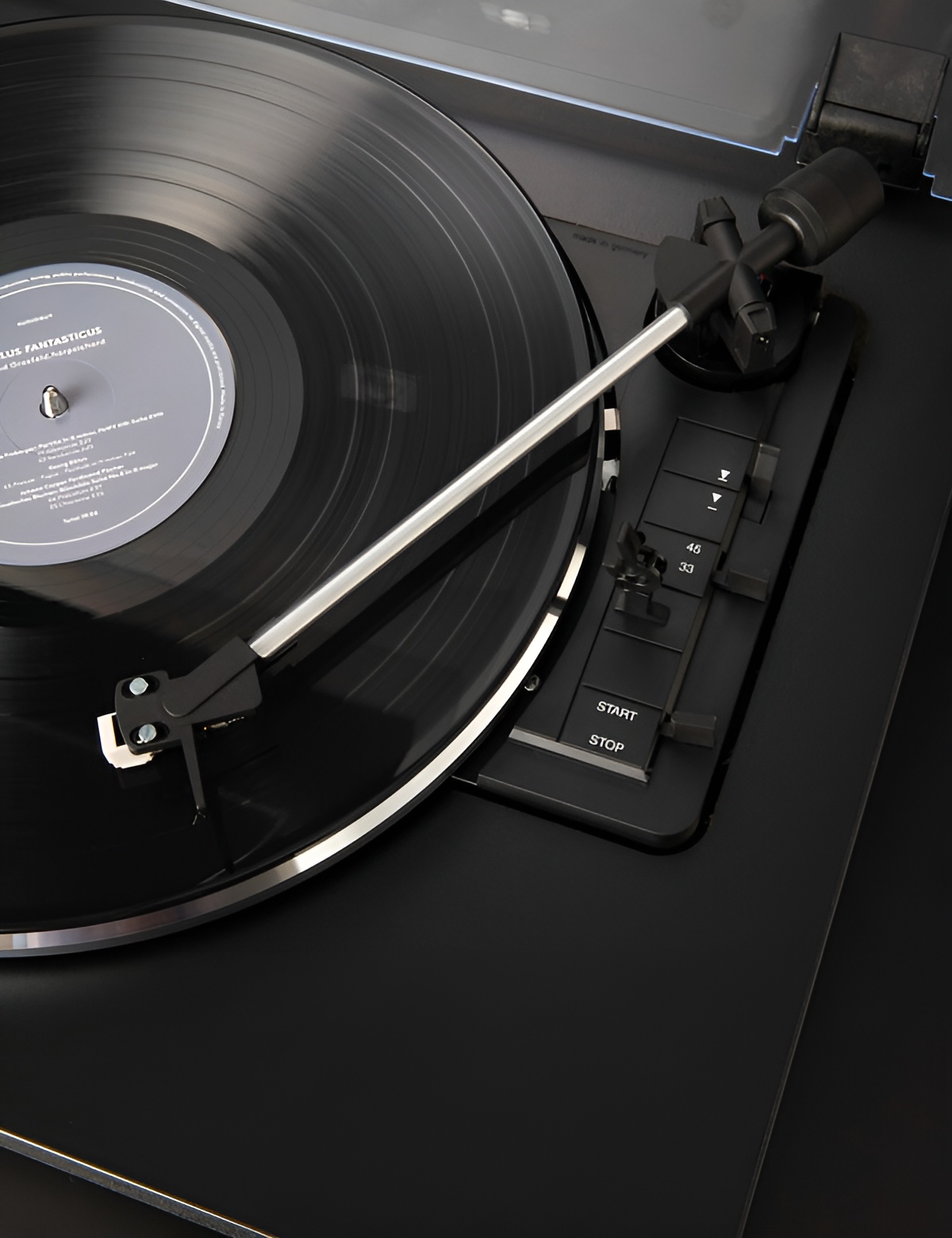 When the switch is set to Start, the platter automatically rotates, the tonearm moves sideways, and then lowers, lowering the cartridge stylus over the LP to play the music.
