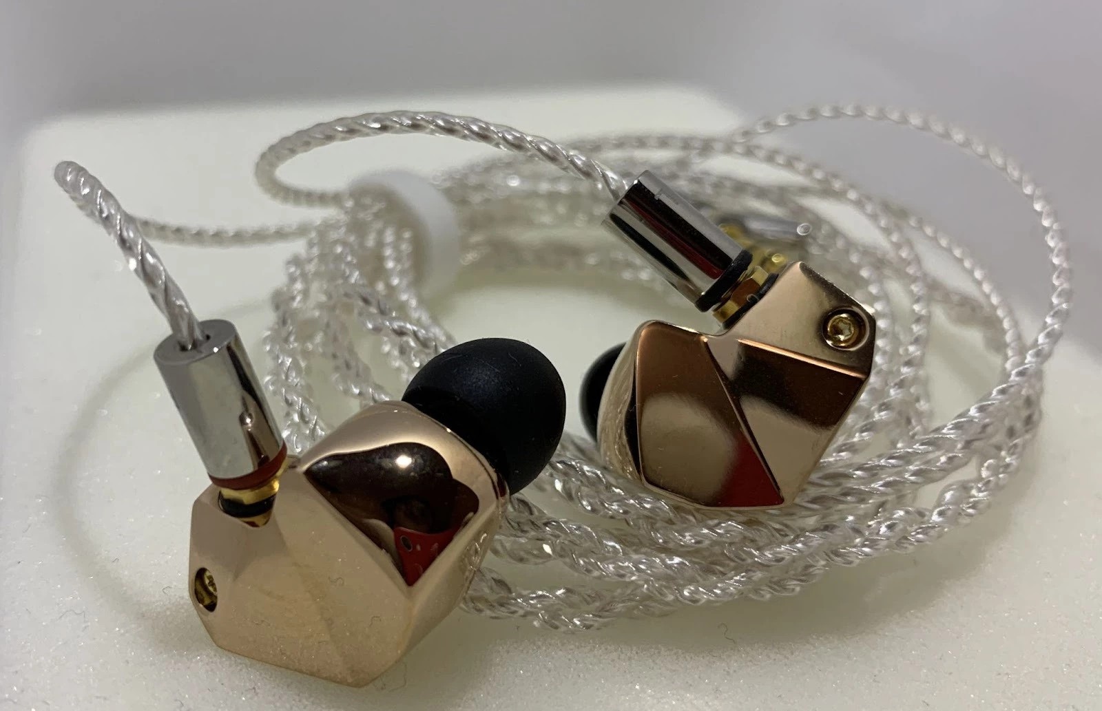 I haven't tested many IEM models in a year, but they were the ones that really caught my attention and made a lasting impression. 