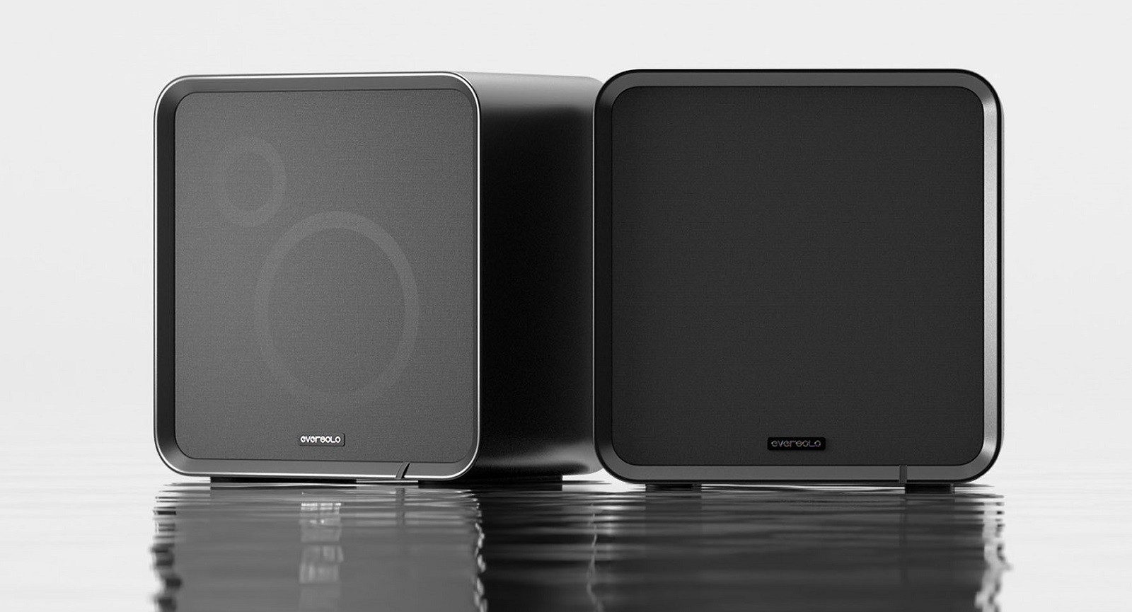 The Eversolo SE100 features a 25mm silk dome tweeter with a crossover frequency of 2.6kHz, paired with a 5.25-inch woofer with a paper pulp cone, both positioned behind an acoustically invisible magnetic grille.