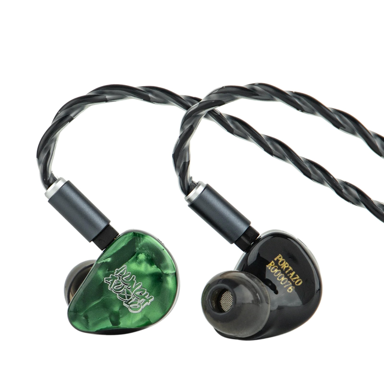 Despite the bass character, the tuning is deliberate. The range from 20 Hz to 400 Hz is elevated, adding weight to the bass and lower mids, which positively impacts bass guitar and male vocals.