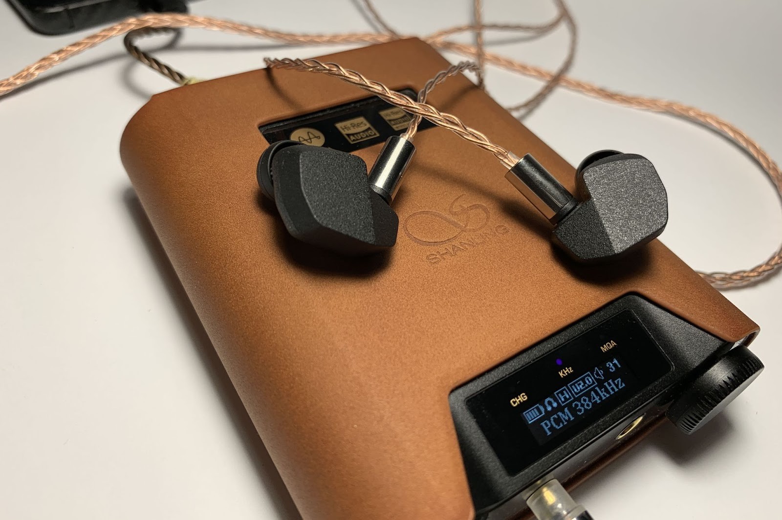 The sound in conjunction with the Shanling H5 will be deeper and more detailed than when connected to a smartphone or other source without a high-quality DAC. Therefore, for these headphones it is worth choosing something really good.