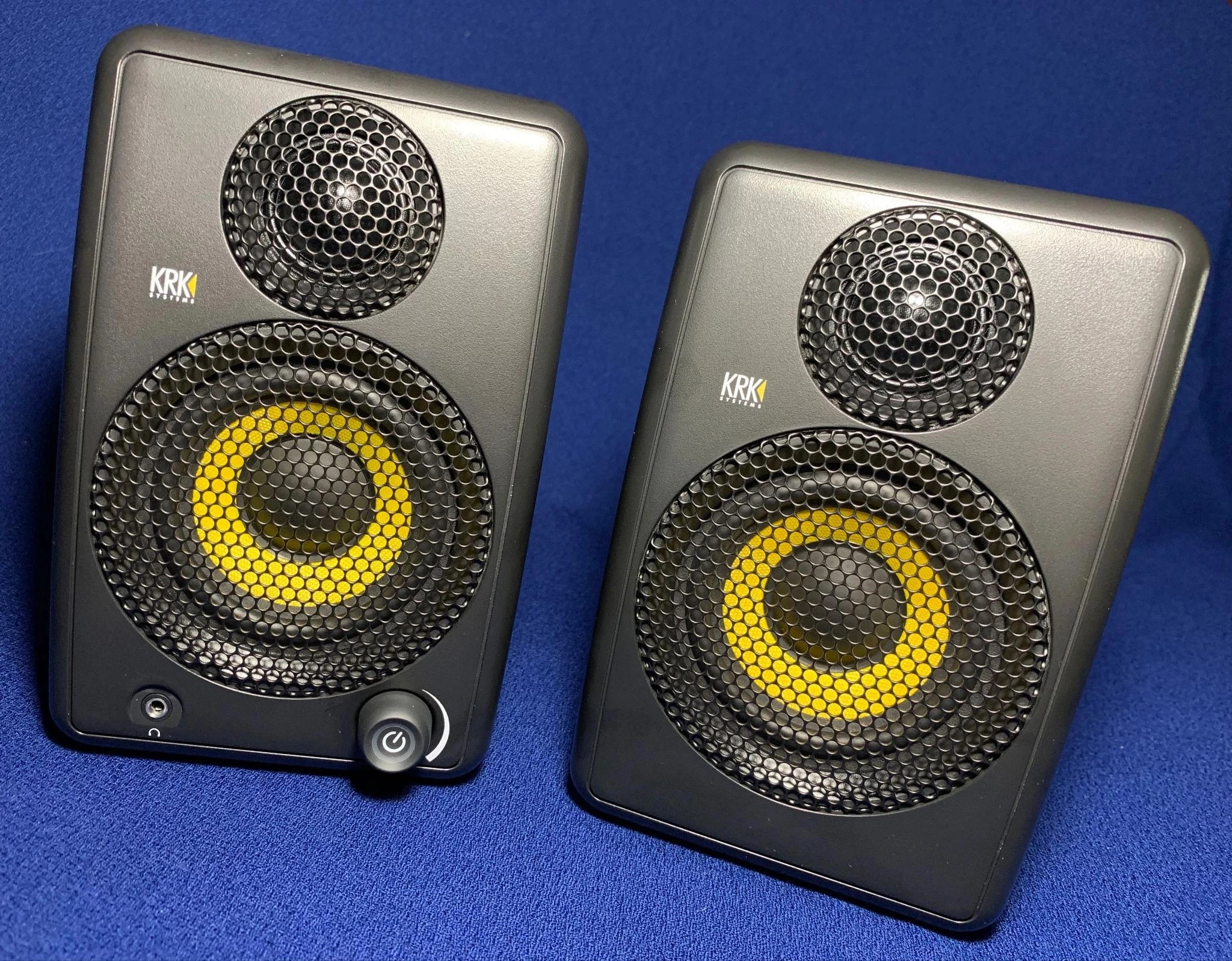 KRK GoAux 3 are extremely compact and well-thought-out monitors, created with mobility and convenience in mind.