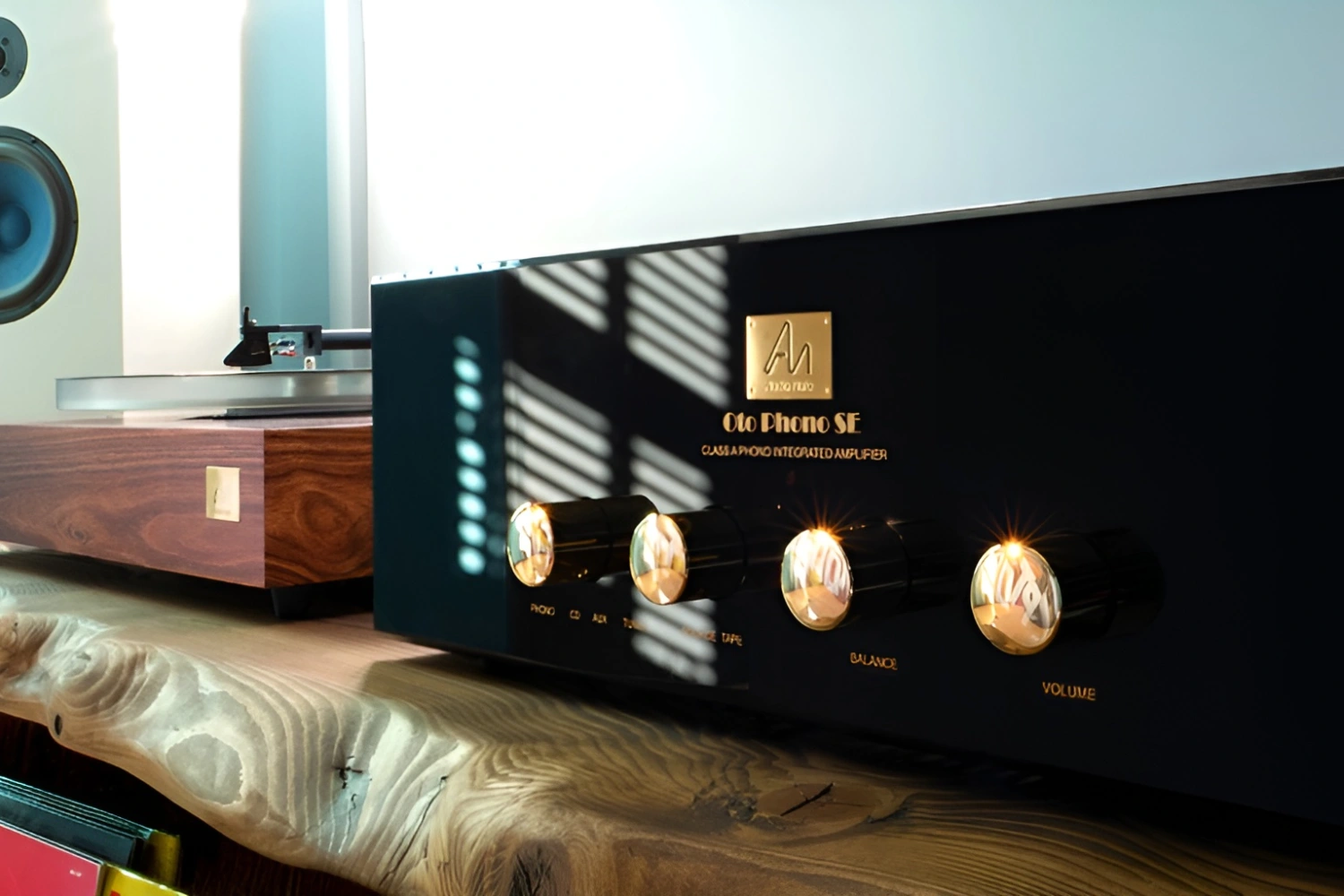 Audio Note (UK) celebrates 35 years of the Oto with the new Oto SE 35, featuring a redesigned output transformer, updated power supply, and improved phono stage for more lifelike sound.