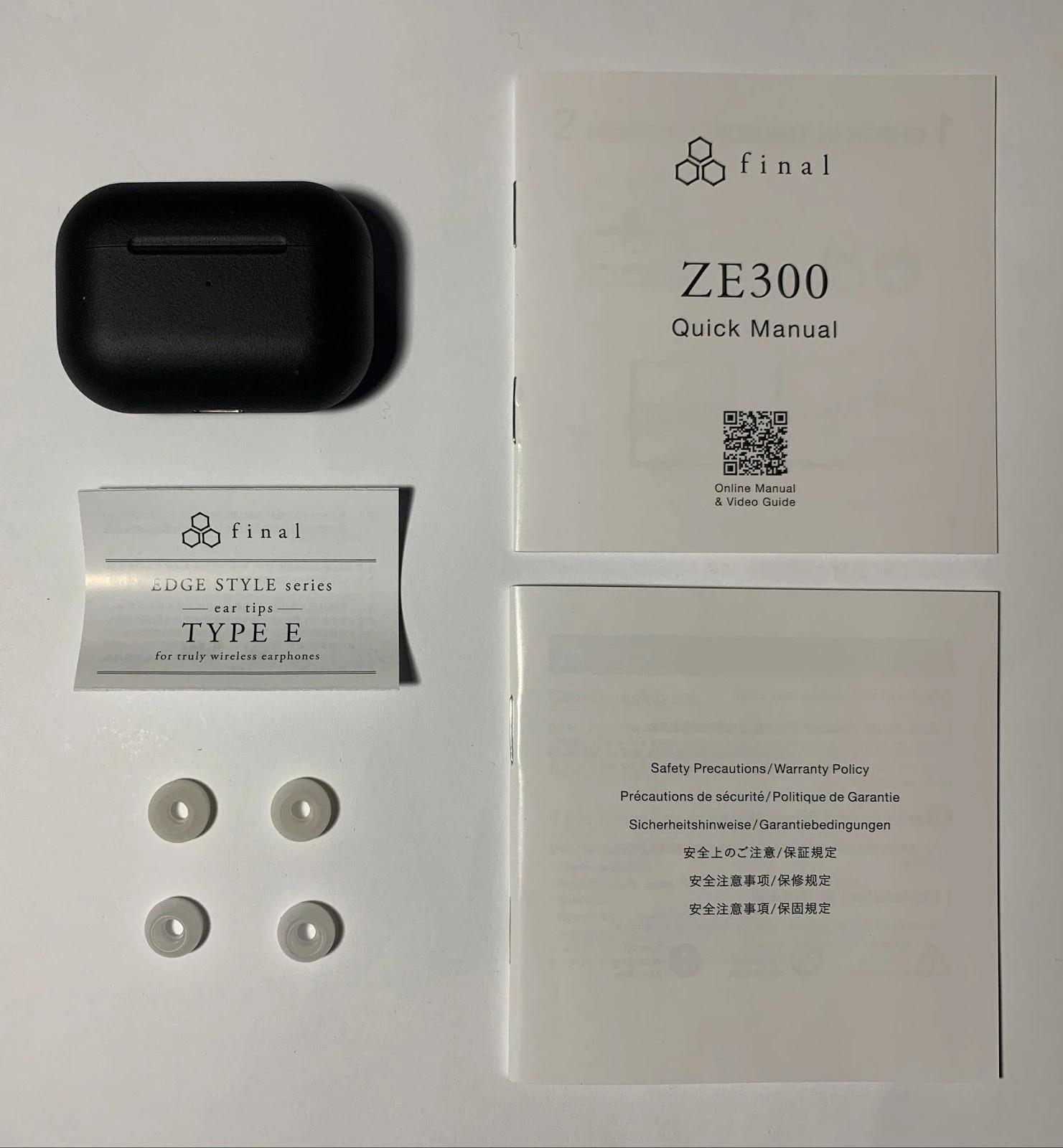 When opening the box, the first thing we see is the documentation. Next is a thin protective layer of parchment, under which a case with headphones is located in a special foam mold - they are securely fixed, so they do not move during transportation. Below is a small black box with accessories.