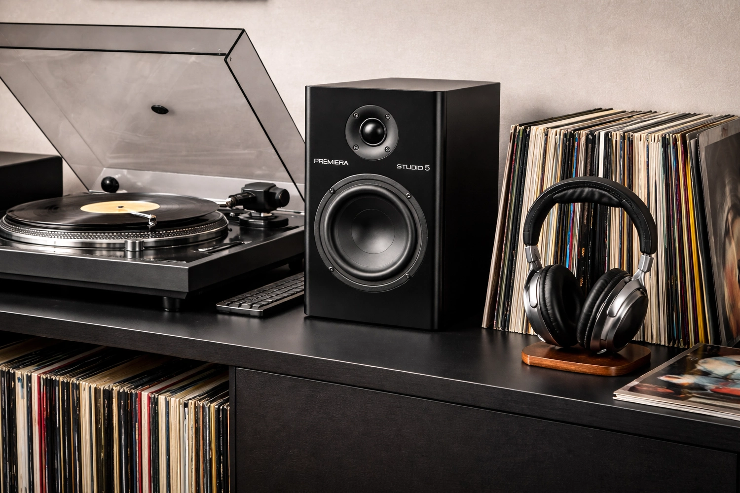 Premiera introduces the MS-5, a compact two-way bookshelf speaker with a 5.25-inch driver, rear bass reflex design, and 44 Hz–20 kHz frequency response for modern stereo systems.