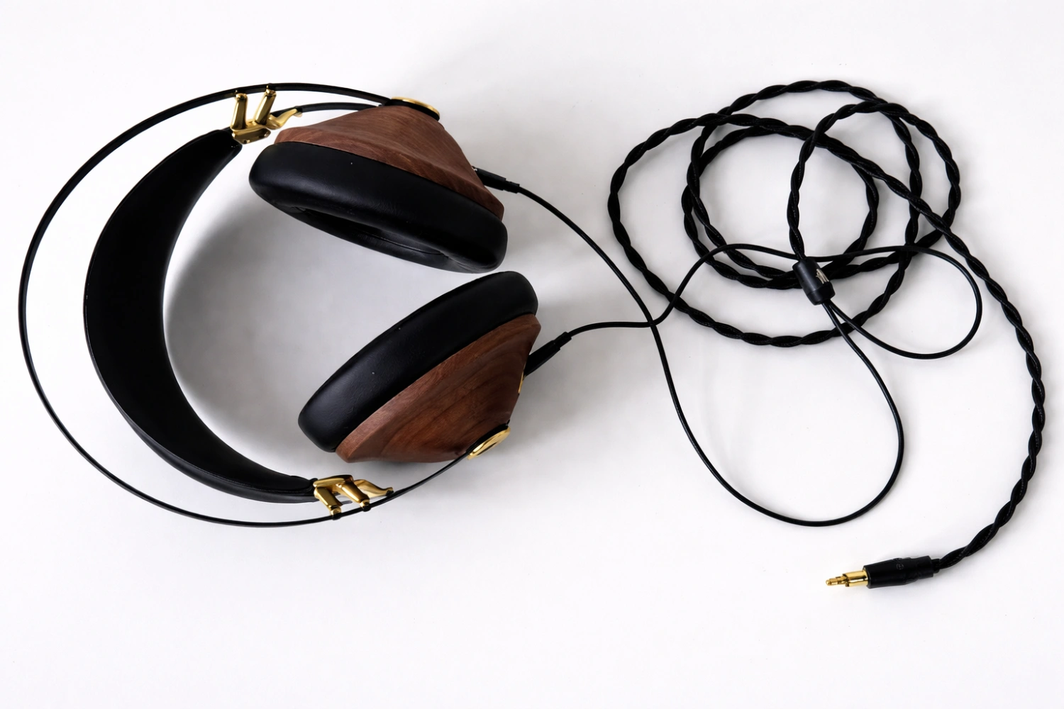 The updated detachable cable uses oxygen-free copper conductors with reinforced construction, offering improved durability while remaining flexible for everyday listening.