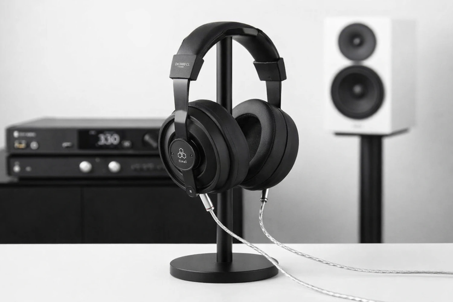The Final DX4000CL closed-back headphones feature a new 40mm paper-carbon dynamic driver, advanced internal acoustics, and balanced 4.4mm connectivity—designed for spacious, high-end audiophile listening.